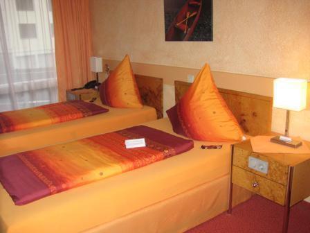 Stadthotel-Garni นอยวิท ภายนอก รูปภาพ
