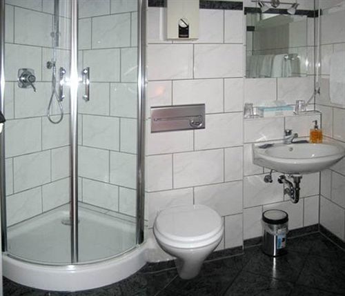 Stadthotel-Garni นอยวิท ภายนอก รูปภาพ