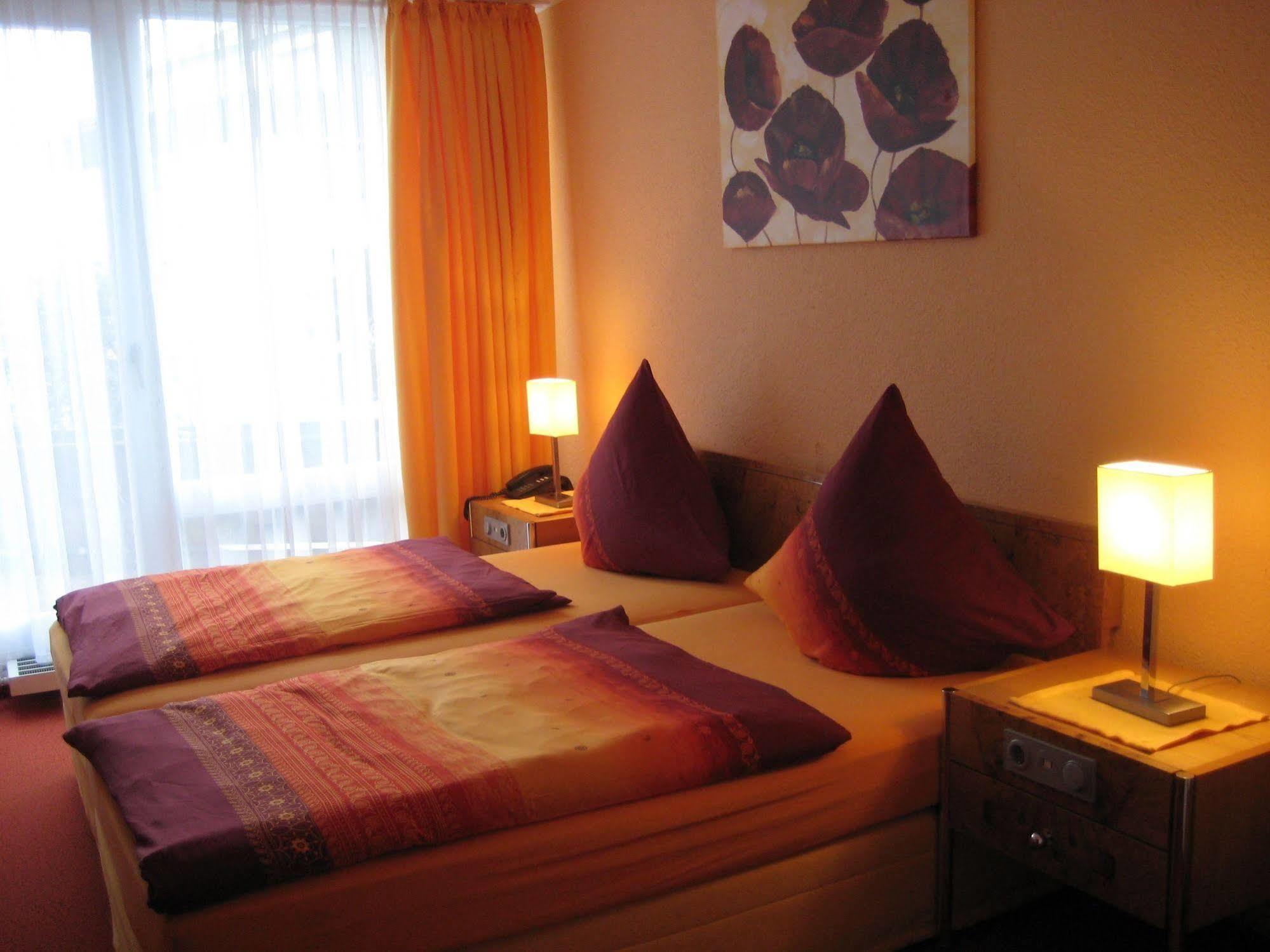 Stadthotel-Garni นอยวิท ภายนอก รูปภาพ