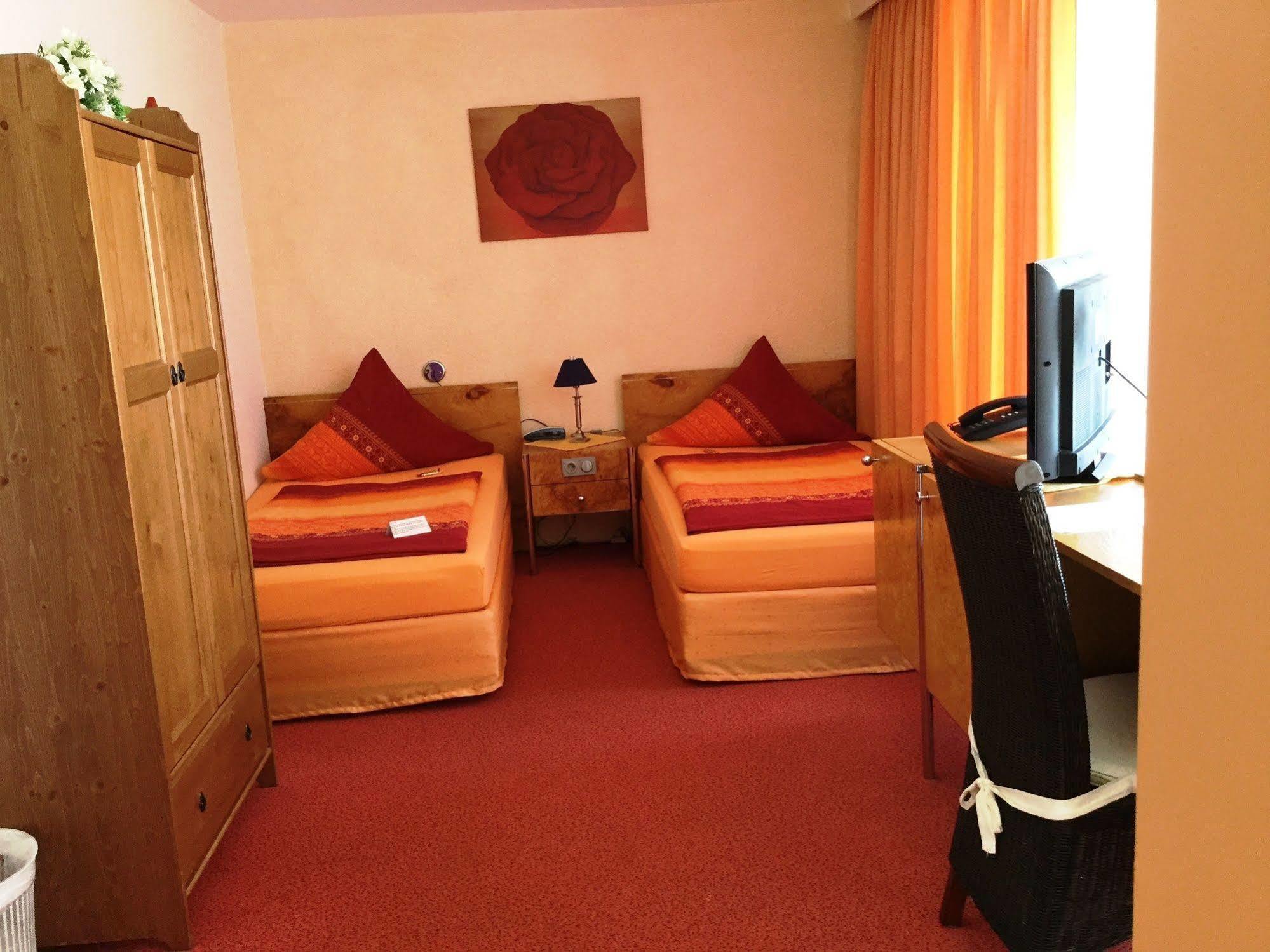 Stadthotel-Garni นอยวิท ภายนอก รูปภาพ