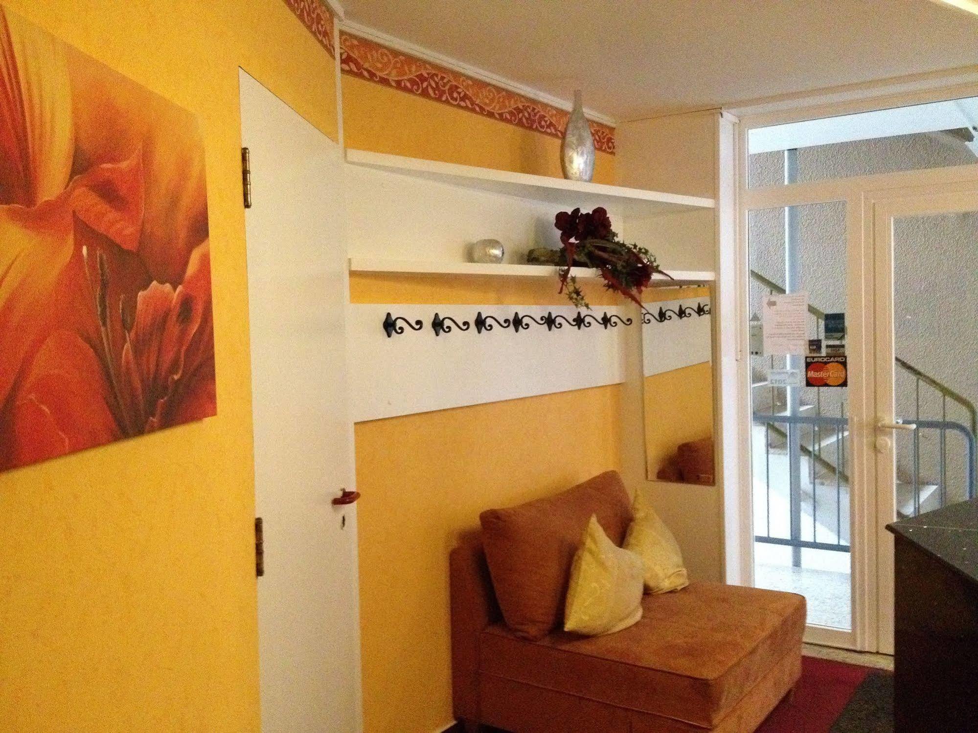 Stadthotel-Garni นอยวิท ภายนอก รูปภาพ