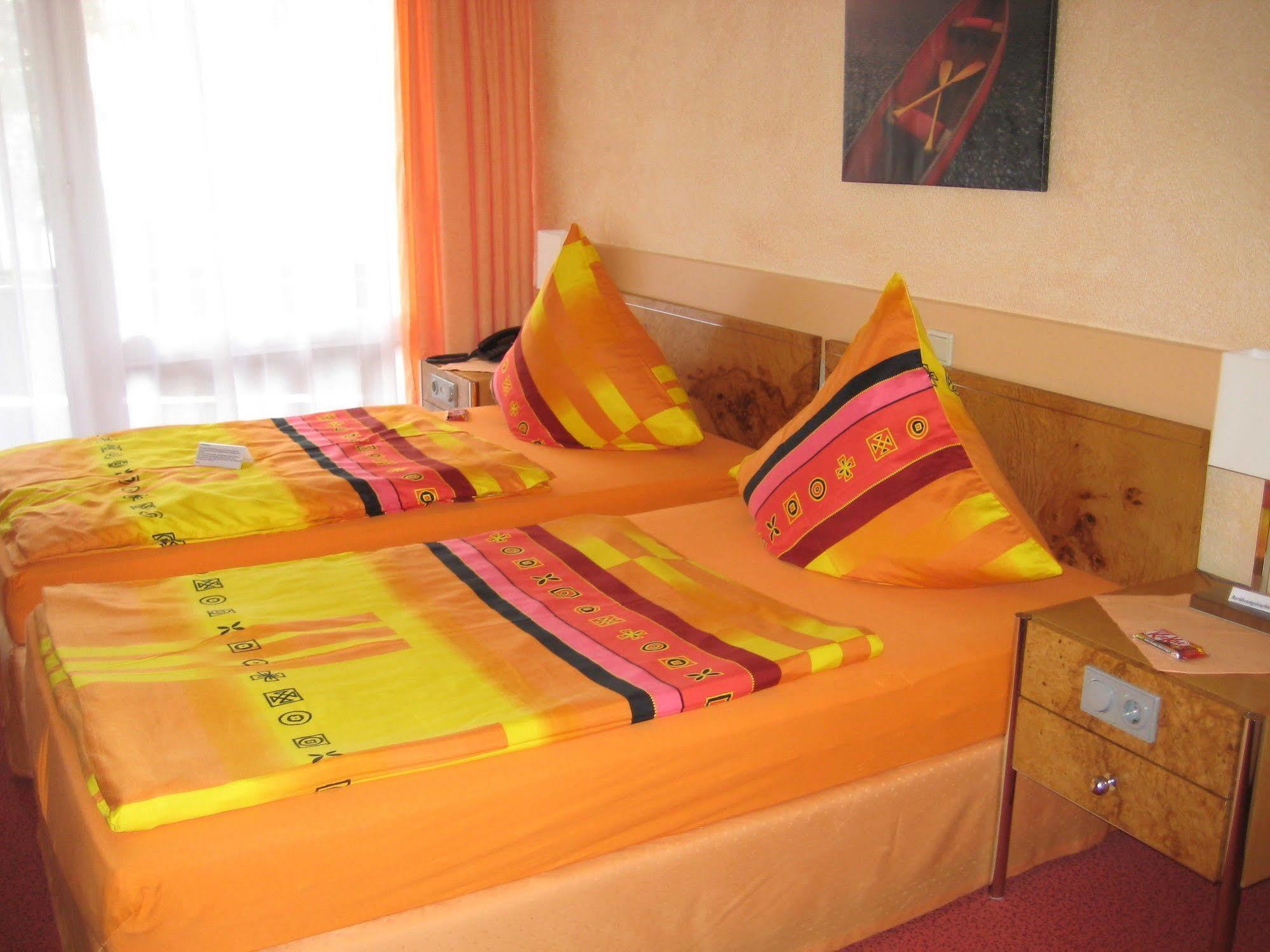 Stadthotel-Garni นอยวิท ภายนอก รูปภาพ